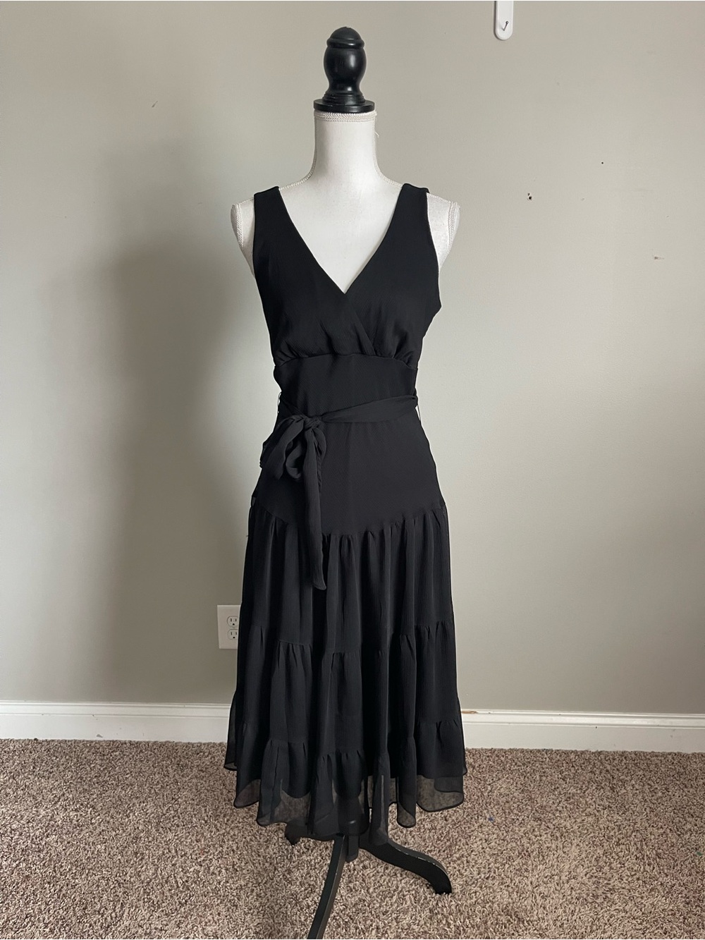 JONATHAN MARTIN Black V-Neck Tiered Midi Dress Sz 10